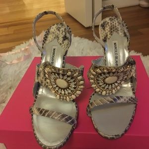 Classic Manolo ‘s snakeskin signature emblem